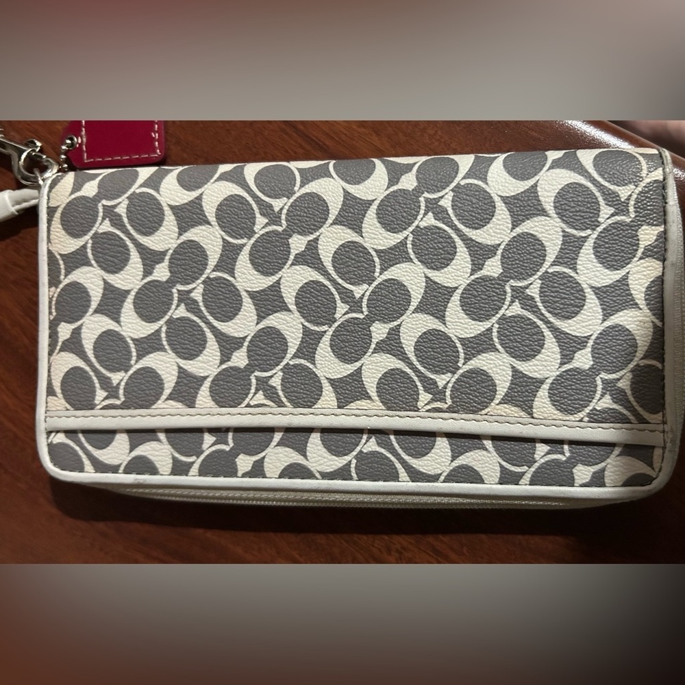 Coach Gray & Ivory Women's Wallet *flaws read notes - Picture 6 of 6